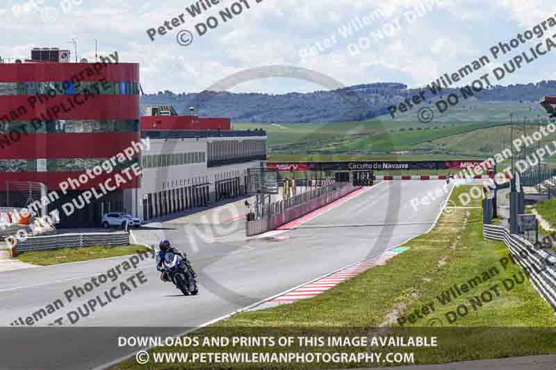 cadwell no limits trackday;cadwell park;cadwell park photographs;cadwell trackday photographs;enduro digital images;event digital images;eventdigitalimages;navarra;no limits trackdays;peter wileman photography;racing digital images;trackday digital images;trackday photos